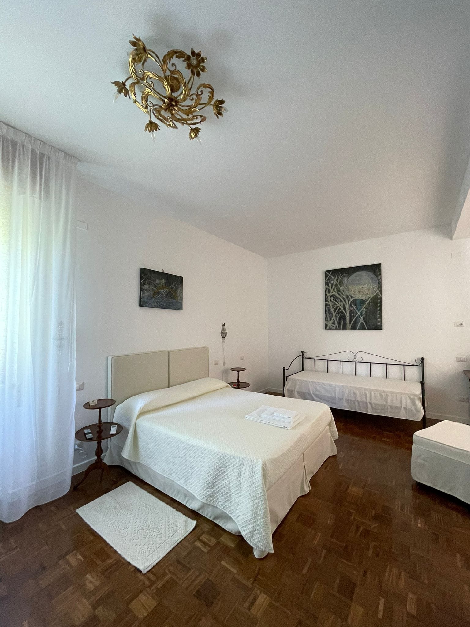 Superior-Dreibettzimmer | Schreibtisch, kostenloses WLAN, Bettwäsche, Rollstuhlgeeignet