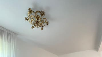 Superior-Dreibettzimmer | Schreibtisch, kostenloses WLAN, Bettwäsche, Rollstuhlgeeignet
