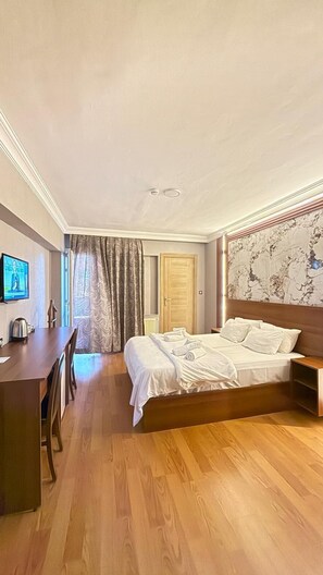 Deluxe Room, 1 Queen Bed | In-room safe, desk, soundproofing, free WiFi - Emsa Otel Maltepe (Istanbul)