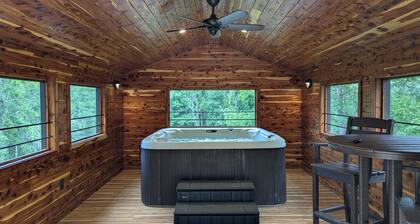 Red Roof mountain cabin with Starlink internet!