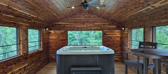 Red Roof mountain cabin with Starlink internet!