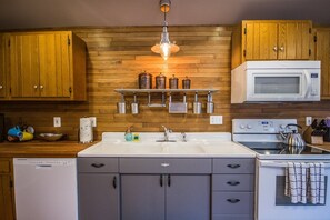Refrigerador, microondas, horno y lavavajillas 
