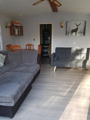 Flat-screen TV - Tarrareoch Farm (Bathgate)