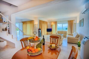 Villa, 3 soverom, privat basseng | Spiseområde på rommet