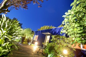 Fassade der Unterkunft – Abend/Nacht