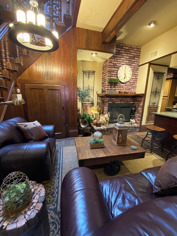 Interior - HISTORIC VERY ROMANTIC 1883 SAN FRANCISCO CARRIAGE HOUSE (San Francisco)
