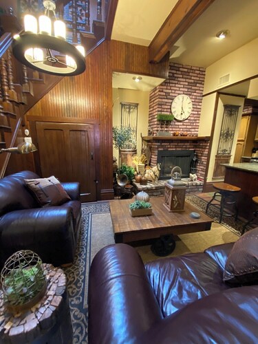 HISTORIC VERY ROMANTIC 1883 SAN FRANCISCO CARRIAGE HOUSE