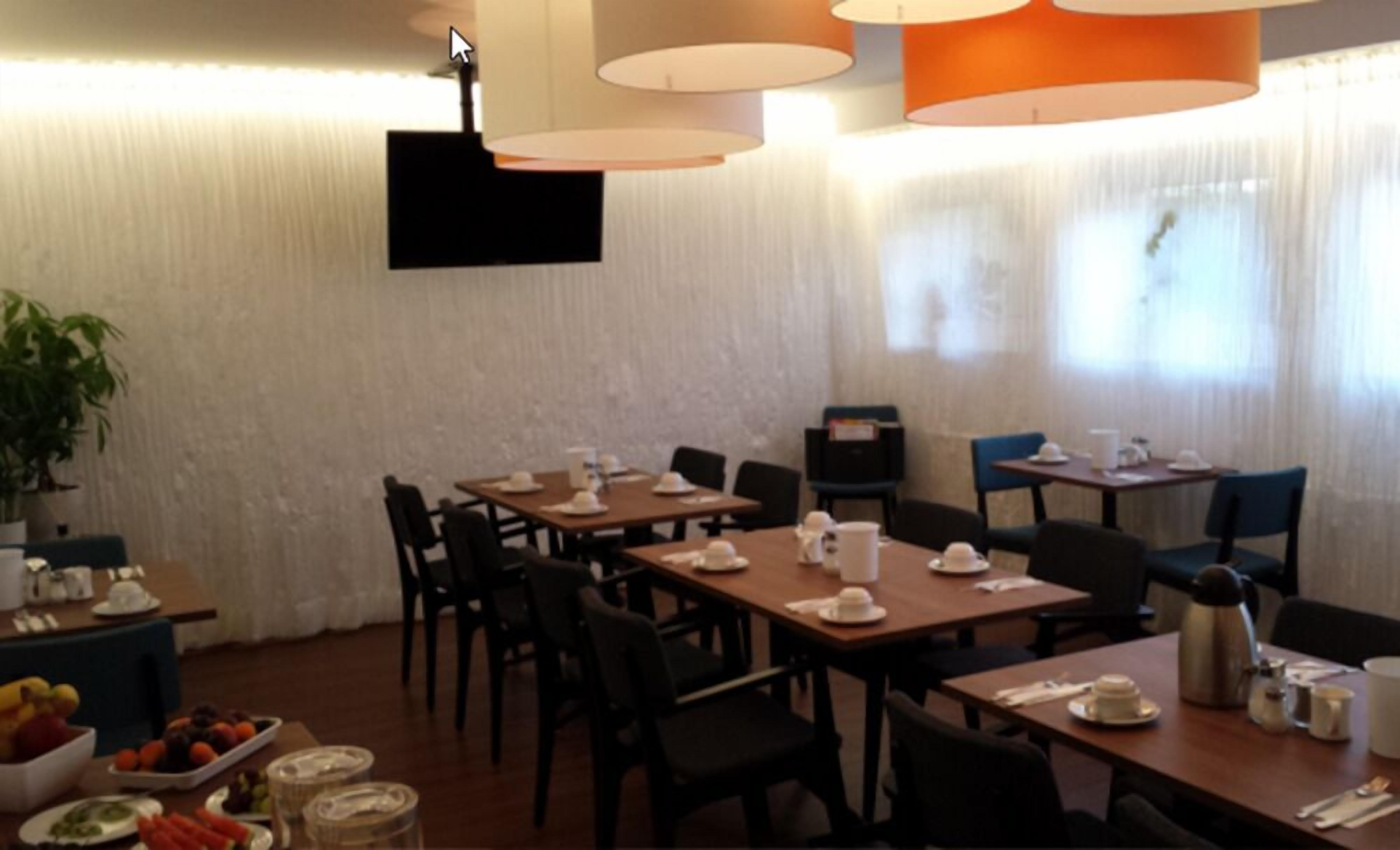 逢周末供应自助式早餐（每人 EUR 6.00）