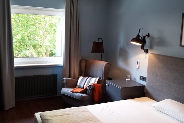 Premium bedding, minibar, desk, soundproofing