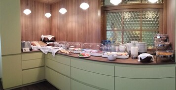 Daily buffet breakfast (EUR 6.00 per person)