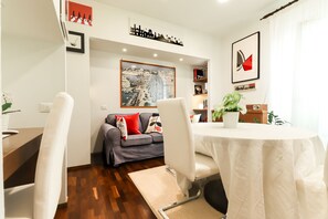 Smart TV de 43 pulgadas con canales digitales, libros