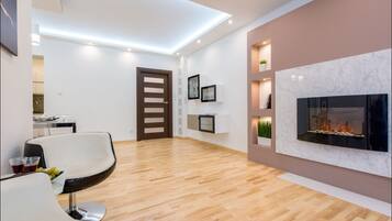 City-Suite, 1 Schlafzimmer (21/21A Old Town Square) | Wohnbereich | Flachbildfernseher