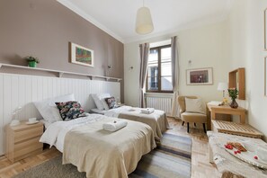 City Apartment, 2 Bedrooms (9 Podwale Street) | Iron/ironing board, free WiFi - P&O Apartments Podwale (Warsaw)