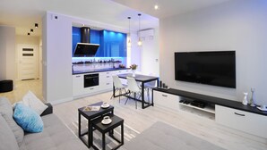 Apartamento de lujo, 1 habitación | Escritorio, sistema de insonorización, tabla de planchar con plancha