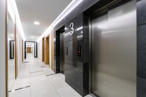 Hallway - P&O Apartments Solec (Warsaw)