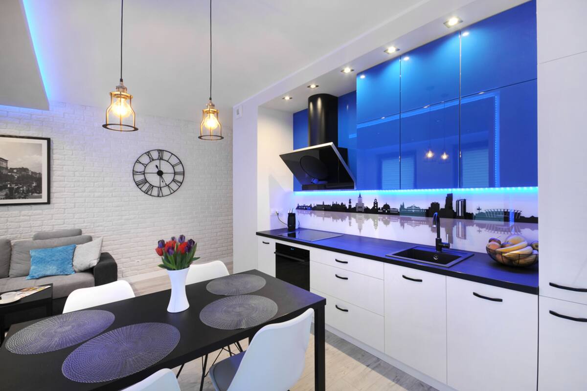 Luxury Apartment, 1 Bedroom | Private kitchenette | Coffee/tea maker, fridge, microwave, oven