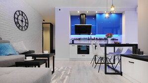 Apartamento de lujo, 1 habitación | Cocina básica privada | Cafetera o tetera, frigorífico, microondas y horno