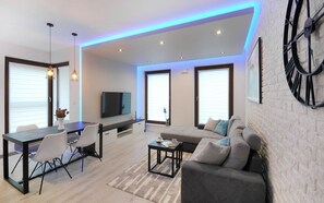 Departamento de lujo, 1 habitación | Escritorio, insonorización, tabla de planchar con plancha y wifi gratis