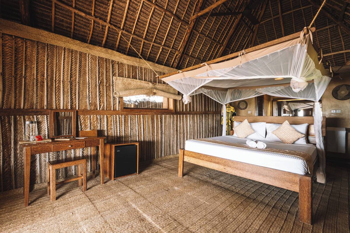 Room, 1 King Bed, Beachfront (48 m2) | In-room safe, desk, laptop workspace, WiFi (free)
