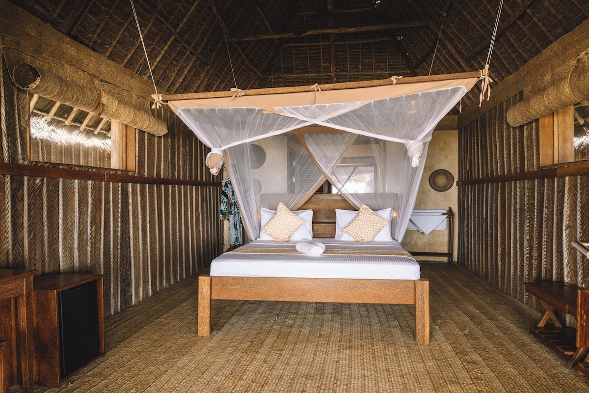 Room, 1 King Bed, Beachfront (40 m2) | In-room safe, desk, laptop workspace, WiFi (free)