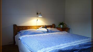 3 bedrooms, in-room safe, blackout drapes, iron/ironing board