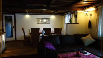 小木屋 | 客廳 | 平面電視、壁爐