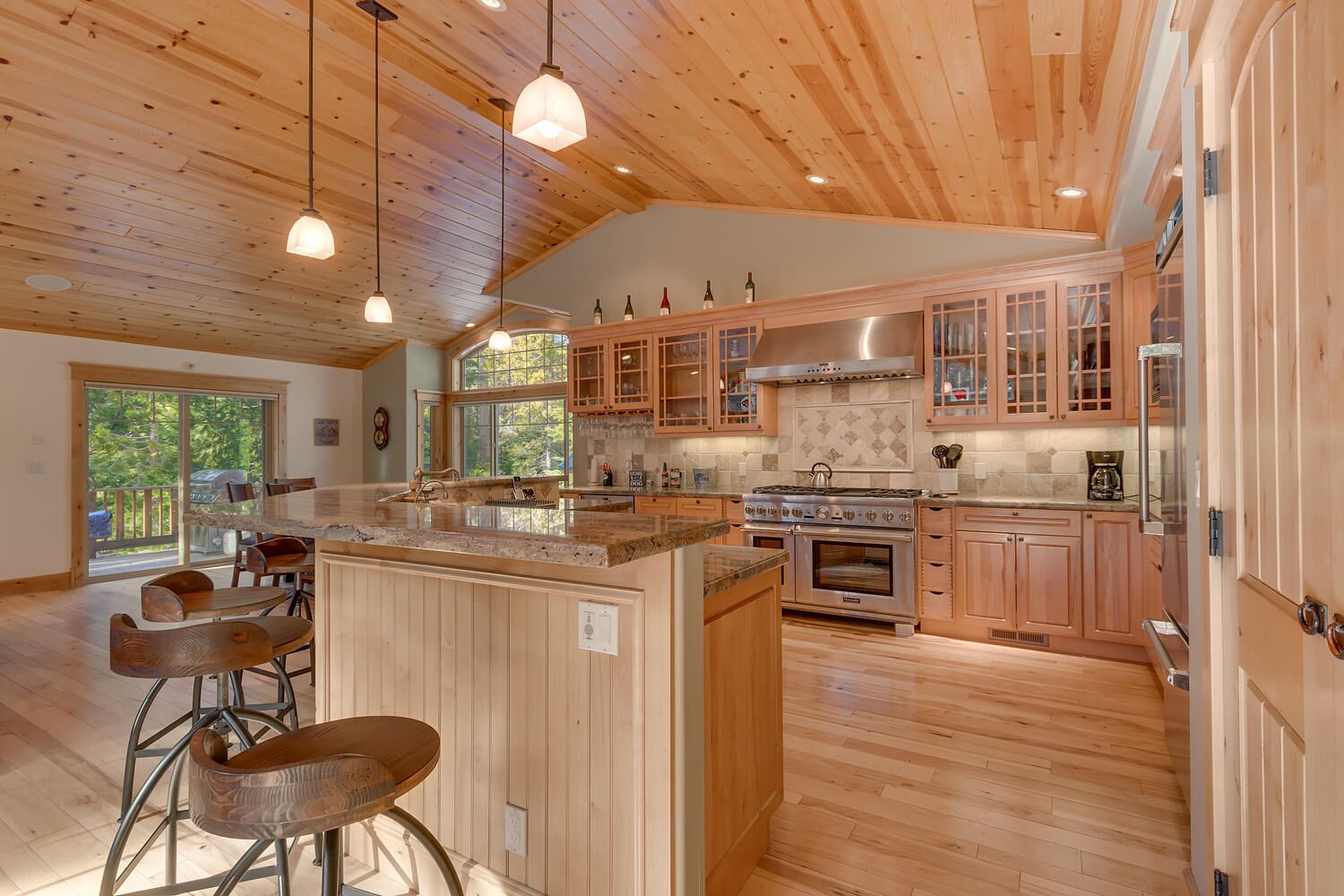 Timber Wolf Lodge on West Shore - Spacious 4BR 2.5BA, Near Hiking, Fenced Yard