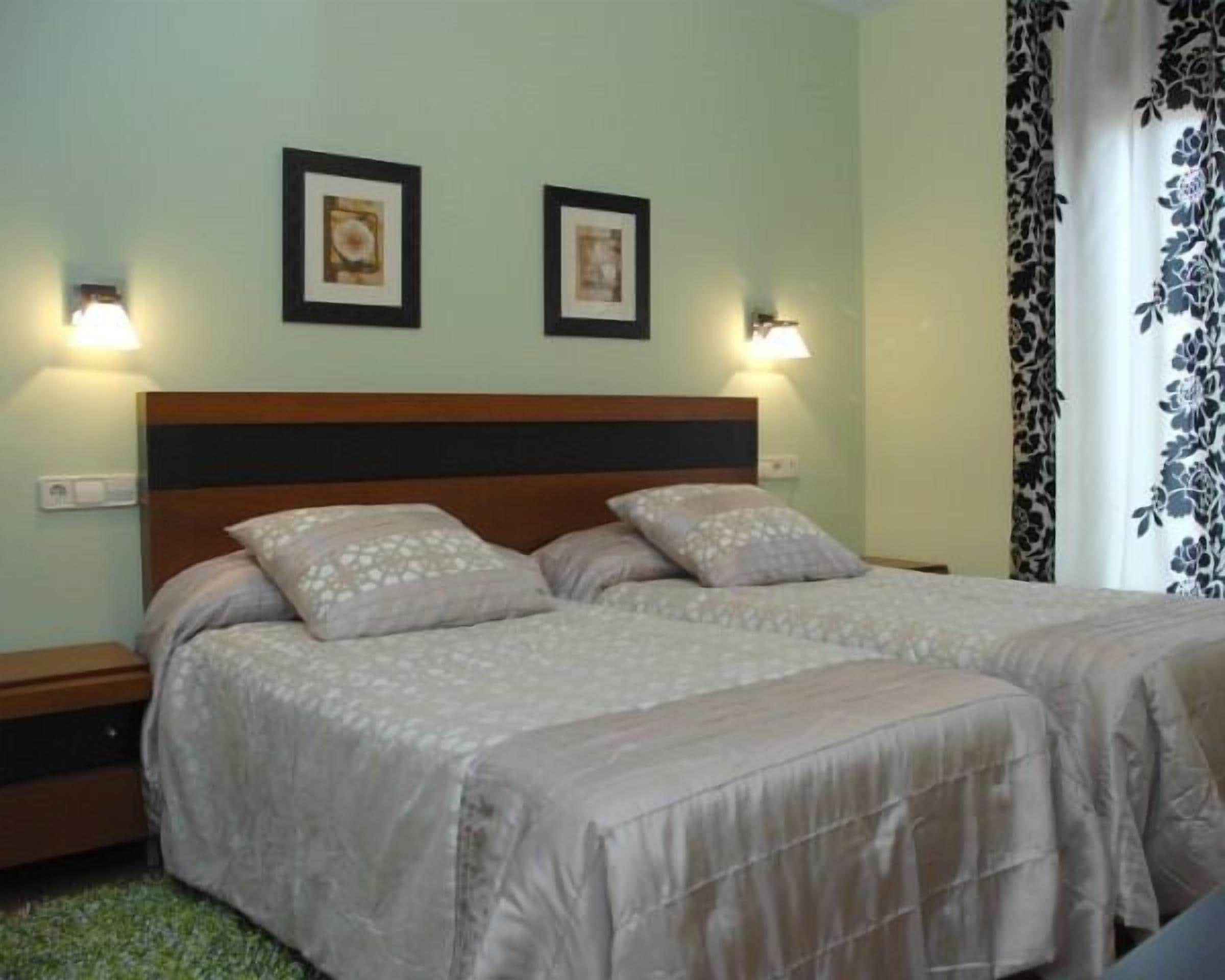 basic double or twin room | desk, blackout curtains, cots/infant beds, rollaway beds