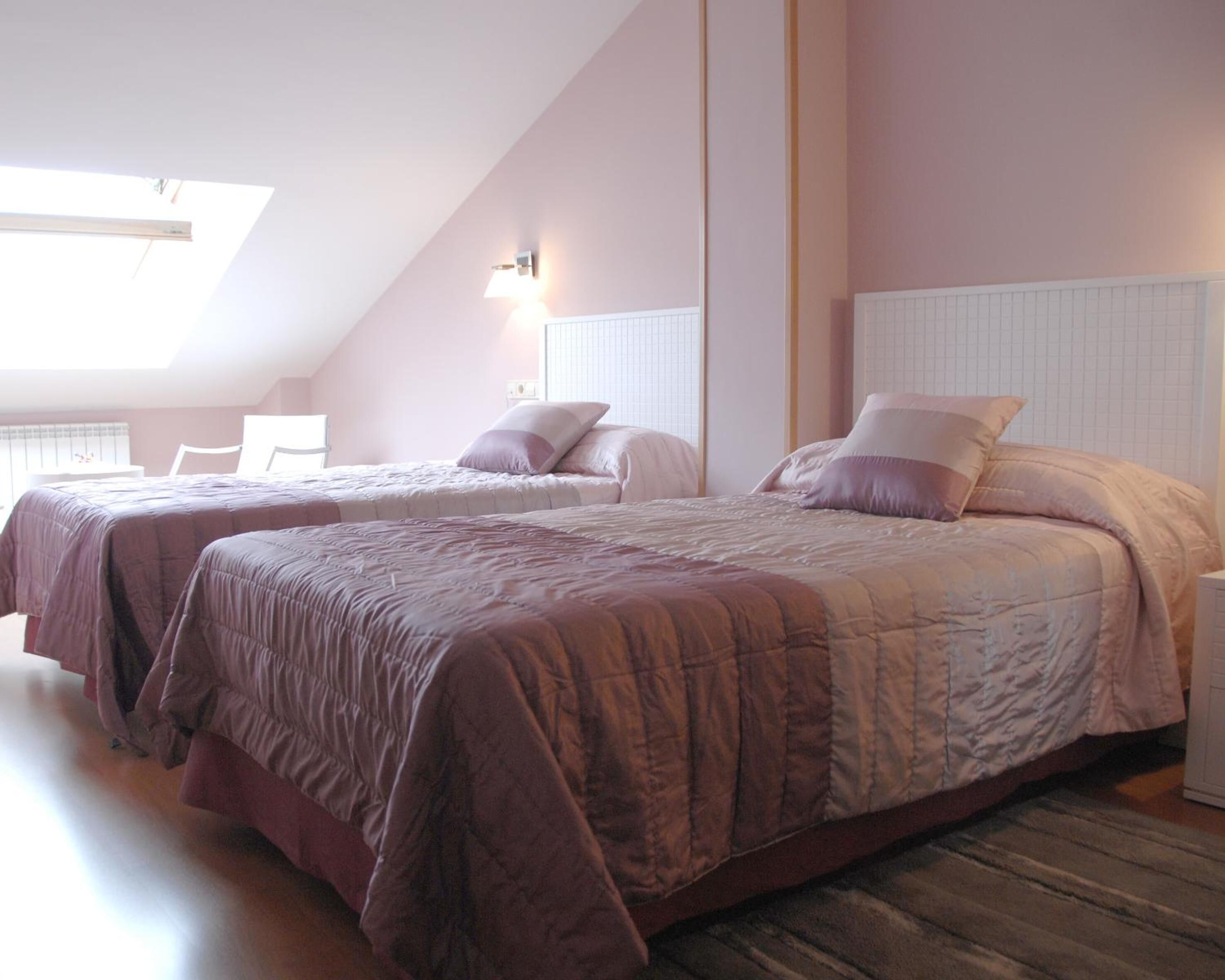 desk, blackout curtains, cots/infant beds, rollaway beds