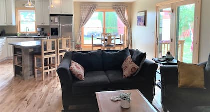 Pet friendly, quiet and quaint location between Traverse City and Elk Rapids.