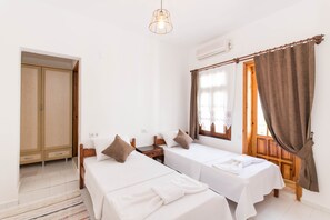 Blackout curtains, free WiFi, bed sheets