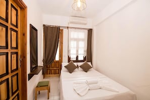Kismi Deniz Manzarili Double Yatakli Oda | Premium bedding, down duvets, minibar, blackout curtains