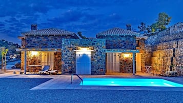 Complex of villas | 2 phòng ngủ, két bảo mật tại phòng, bàn, phòng cách âm