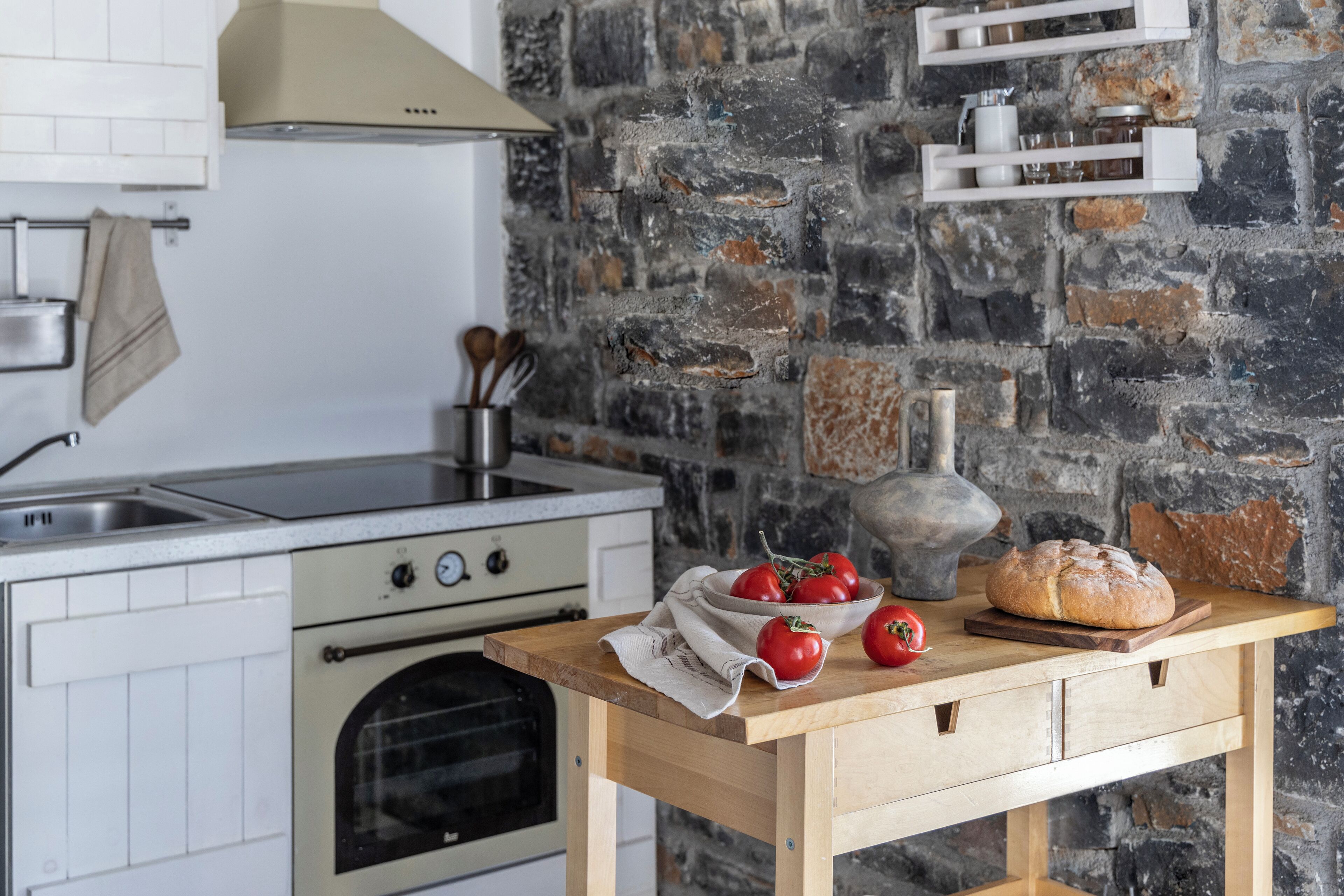 Refrigerador con freezer, horno, placa de cocina, cafetera/tetera