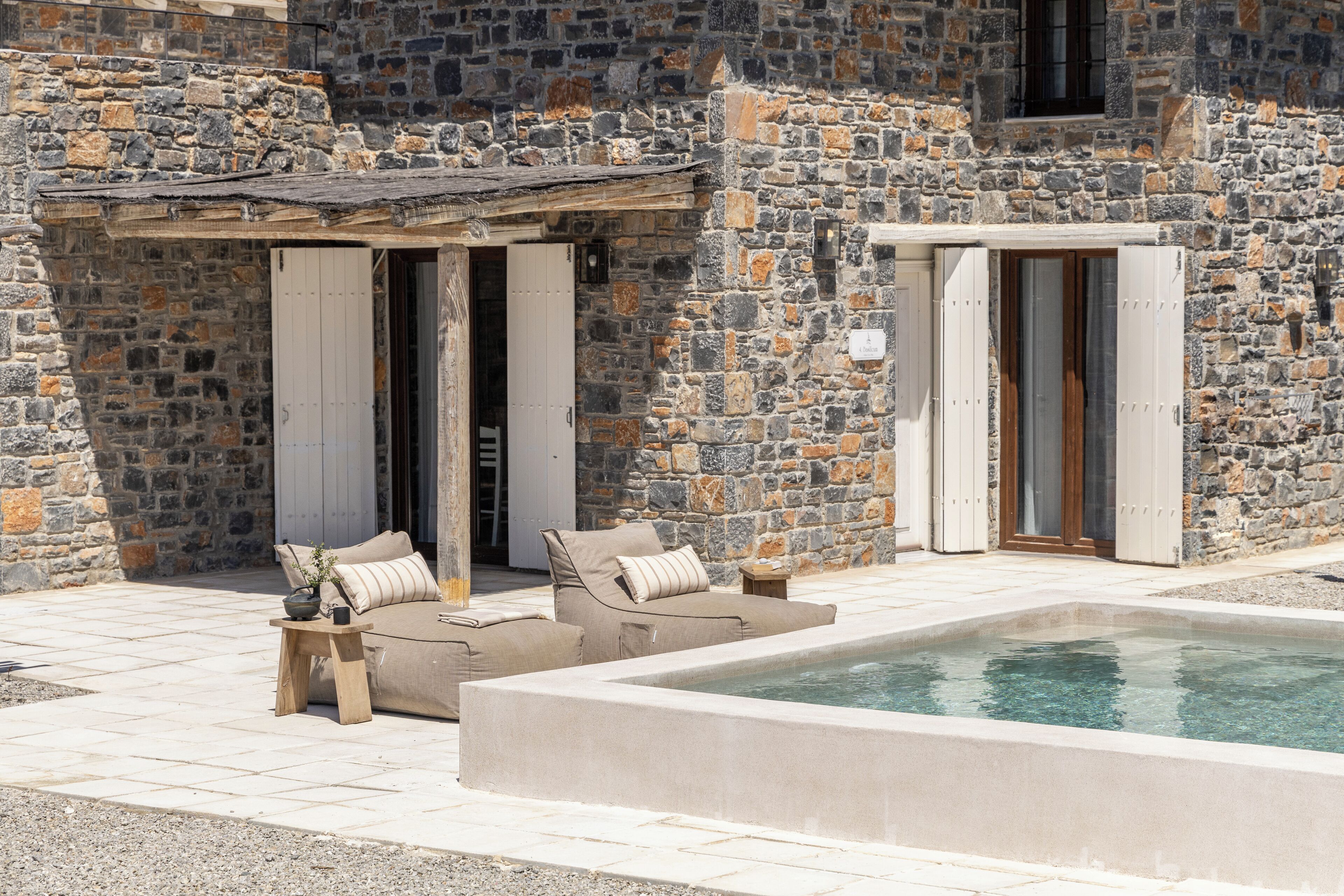 Two Bedroom Villa with shared pool | Caja fuerte, escritorio, sistema de insonorización