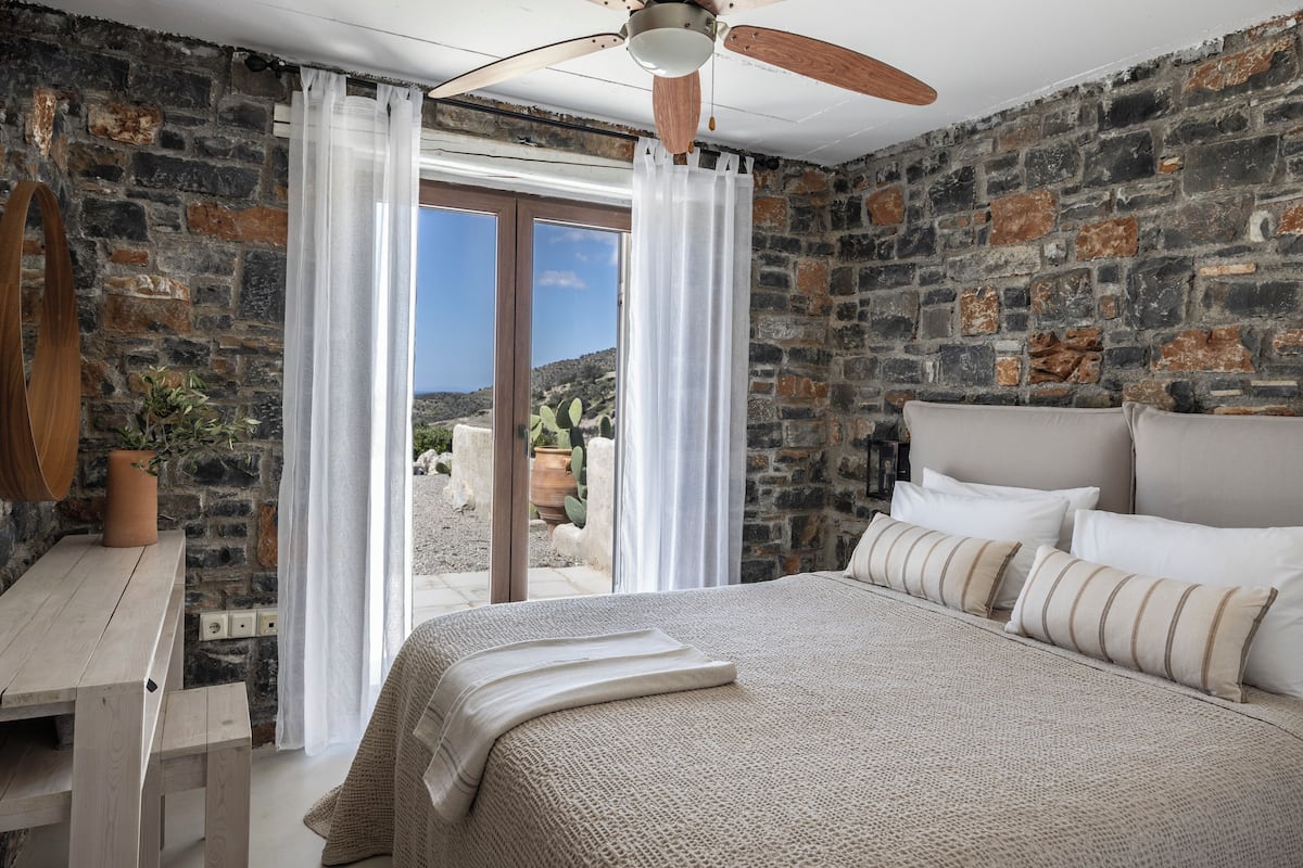 2 bedrooms, in-room safe, desk, soundproofing