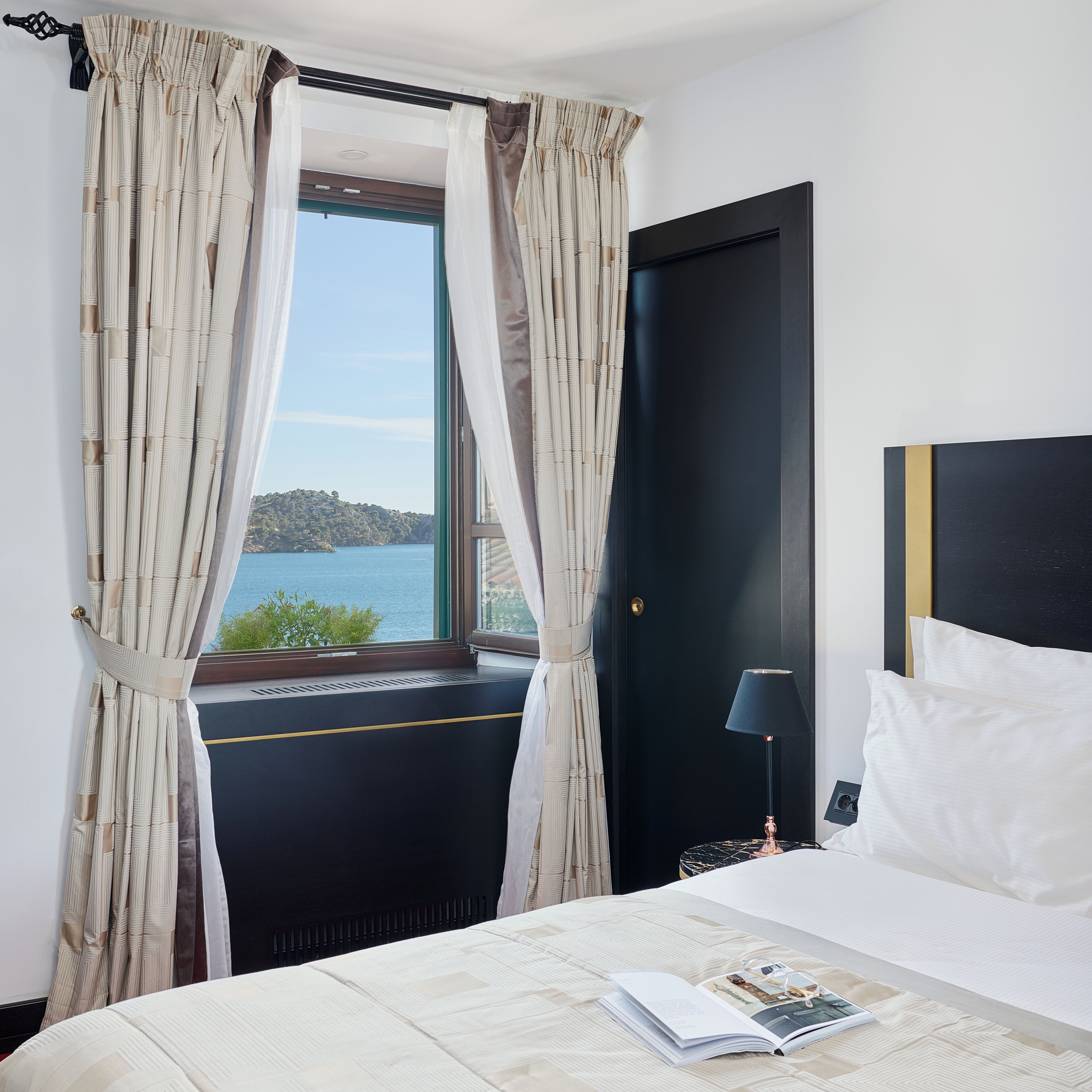 Minibar, safe på rommet, individuelt dekorert og skrivebord