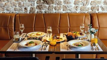 Daily buffet breakfast for a fee