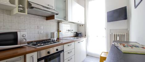 Căn hộ (1 Bedroom) | Bếp riêng | Tủ lạnh, lò vi sóng, lò nướng, bếp nấu