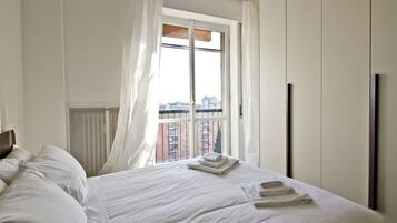 Apartment (1 Bedroom) | 1 bedroom, individually decorated, individually furnished, desk