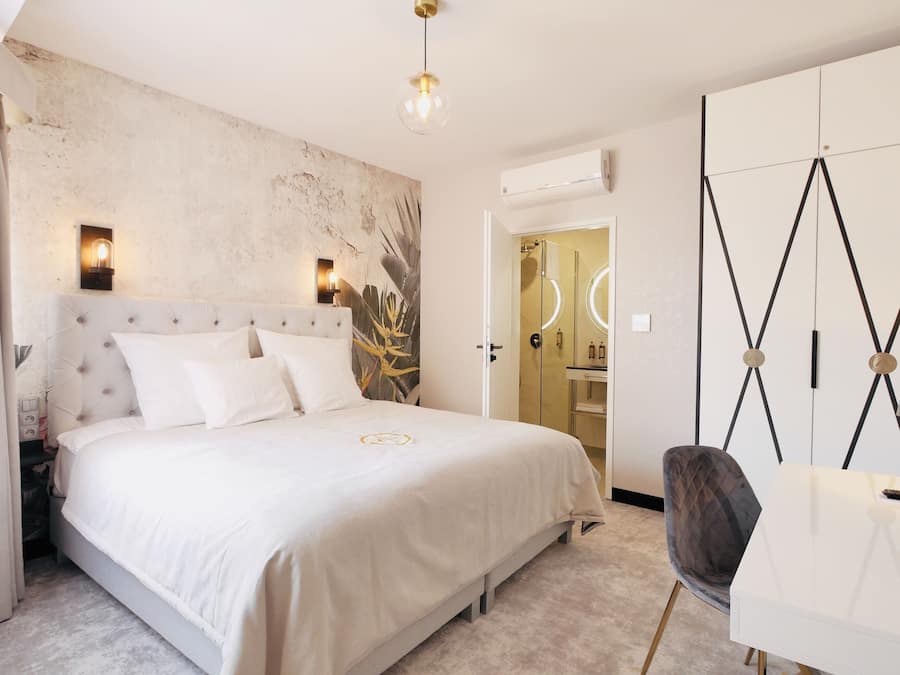 Deluxe kamer, 1 kingsize bed (Saltu) | Een kluis op de kamer, individueel gedecoreerd, verduisterende gordijnen