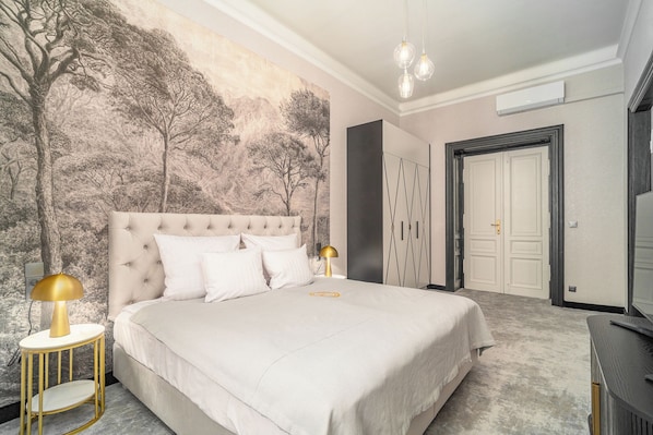 Superior Apartment (Silva) | In-room safe, individually decorated, blackout drapes, soundproofing - Szewska 22 Boutique (Kraków)