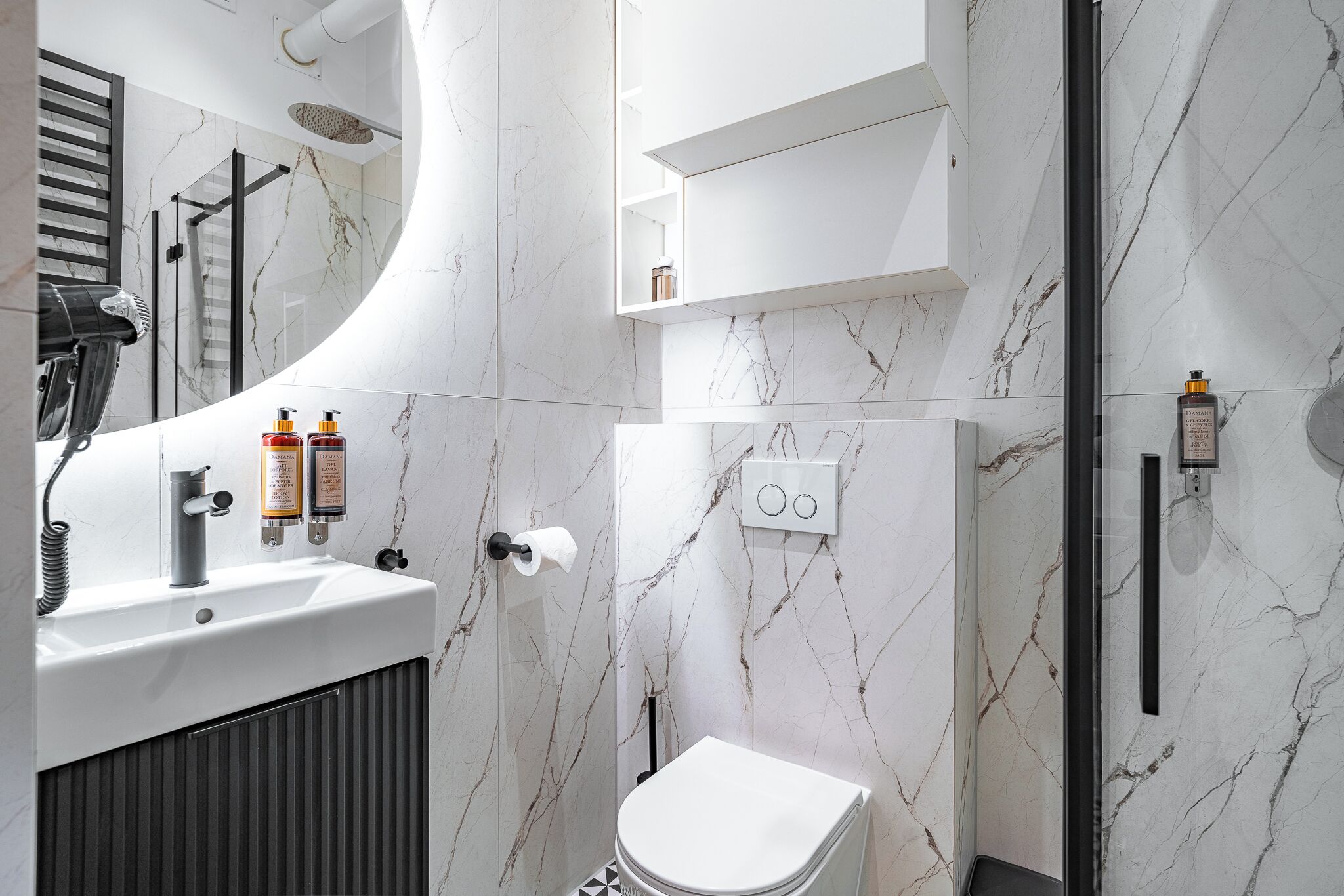 ซูพีเรียอพาร์ทเมนท์ (Silva) | ห้องน้ำ | ฝักบัว, เรนชาวเวอร์, ของใช้ในห้องน้ำฟรี, ไดร์เป่าผม