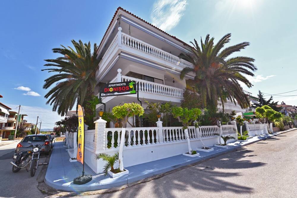 Dionisos Palms - Αγ. Μαμάς