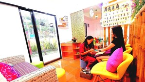 Nail salon