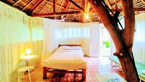 Family Room (Treehouse)