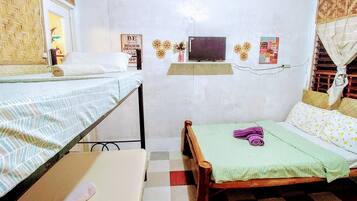 1 bedroom, desk, free WiFi, bed sheets