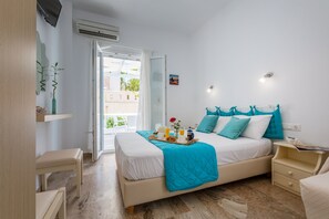 Estudio | Caja fuerte, tabla de planchar con plancha, cunas gratuitas