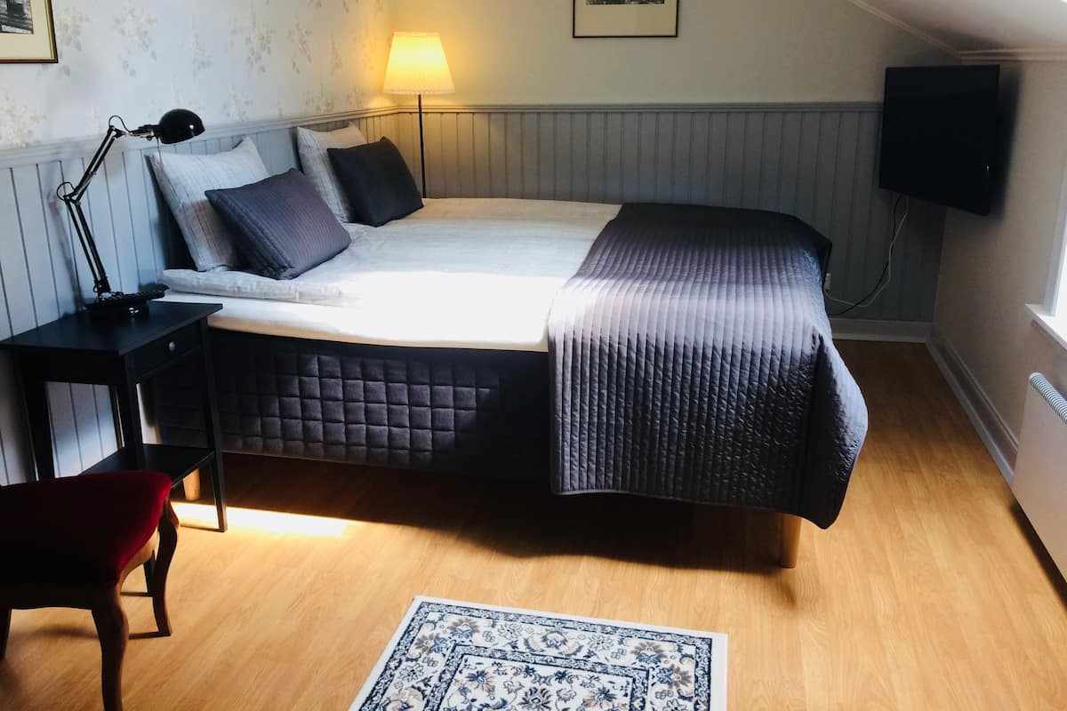 Ropa de cama de alta calidad y escritorio