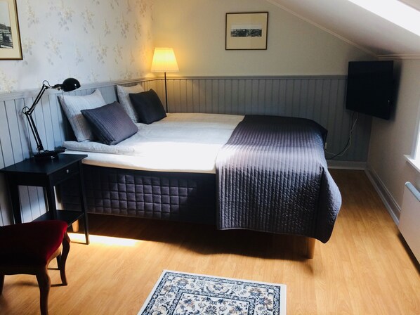 Ropa de cama de alta calidad y escritorio 